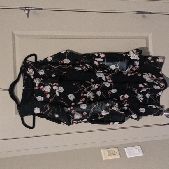 Beautiful Floral open shoulder Saks Fifth Avenue dress - Picture 3 of 3